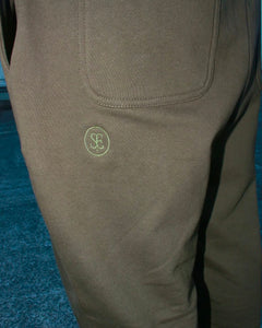 SE SWEAT PANTS [OLIVE]